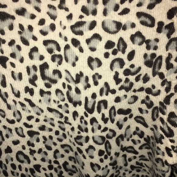 Cheetah sweater - Picture 3 of 3